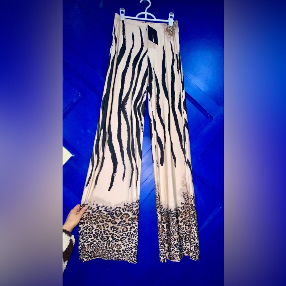 Fashion Nova Feline Darling Wide Pant Size Medium Beige Animal Print NWT - Picture 3 of 6